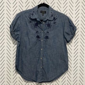 Lucky Brand Embroidered Top, size XS, 100% Cotton.